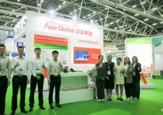 泛亚集团是一家物流服务供应商，图为公司团队。/ The team of Asia Global, a logistics service provider.